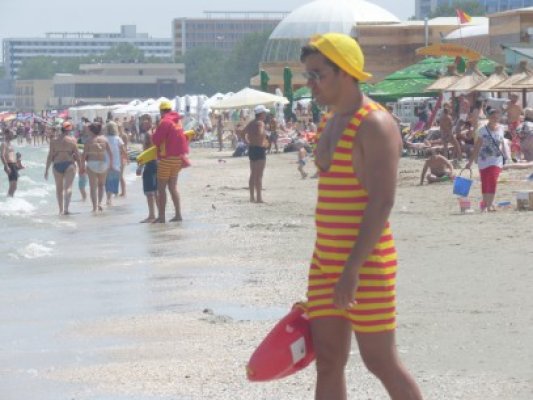 Salvamarii din Mamaia şi-au primit banii; restul - mai aşteaptă